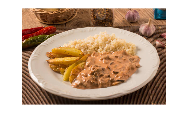Ready made Beef Stroganoff and rice 800g